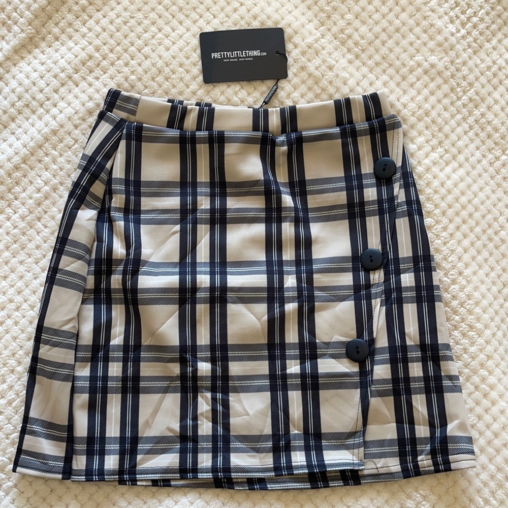 Pretty Little Thing Button Skirt Size 6 Beige and Black